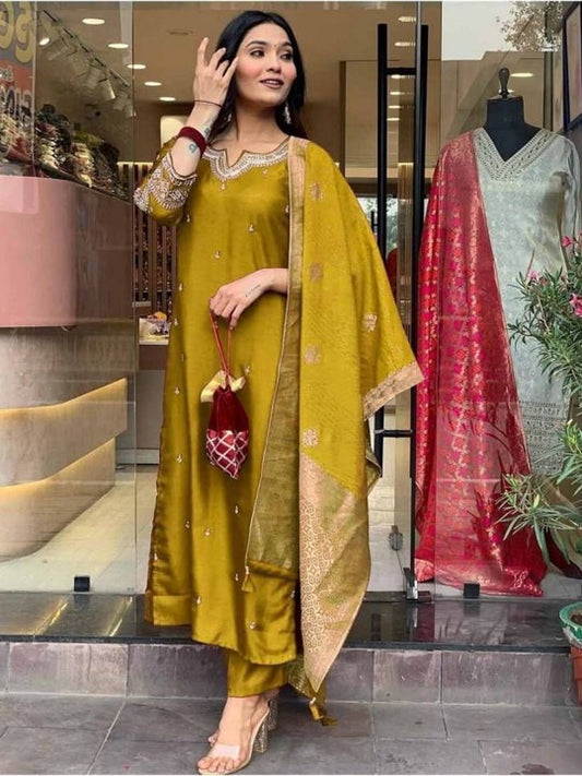 Women Floral Embroidered Regular Kurta with Trousers & Dupatta