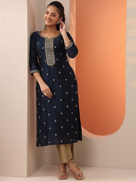 Floral Embroidered Sweetheart Neck Straight Kurta