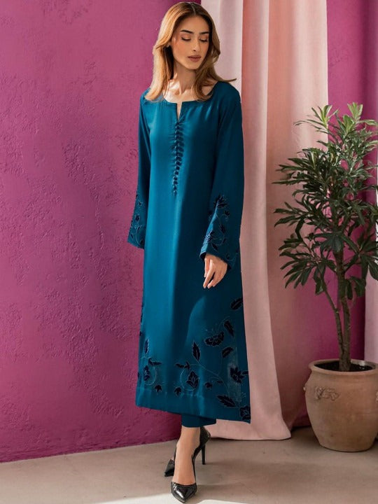 Women Floral Embroidered Regular Thread Work Chanderi Silk Kurta with Trousers & With Dupatta