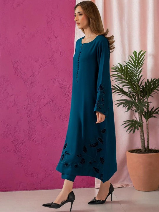 Women Floral Embroidered Regular Thread Work Chanderi Silk Kurta with Trousers & With Dupatta