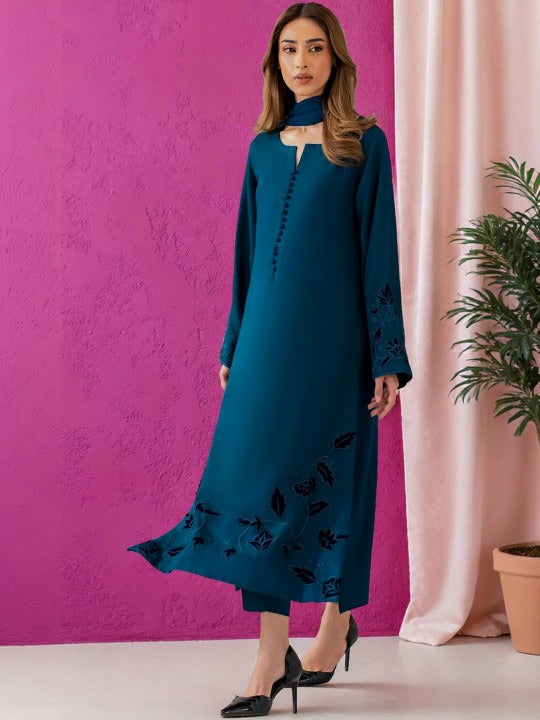 Women Floral Embroidered Regular Thread Work Chanderi Silk Kurta with Trousers & With Dupatta