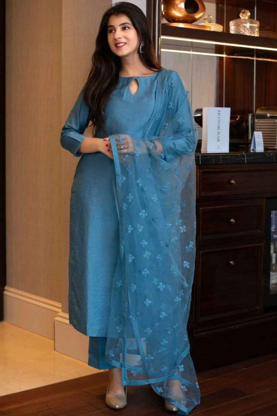 Women Regular Kurta with Trousers & With Dupatta