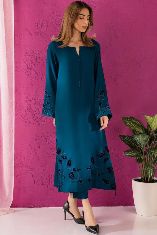 Women Floral Embroidered Regular Thread Work Chanderi Silk Kurta with Trousers & With Dupatta