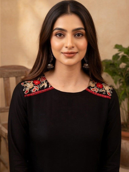 Women Floral Embroidered Thread Work Kurta