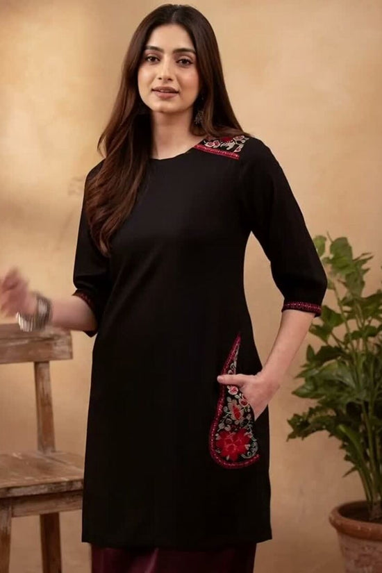 Women Floral Embroidered Thread Work Kurta
