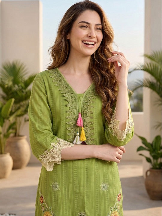 Women Floral Embroidered Regular Thread Work Pure Cotton Kurta with Trousers & With Dupatta