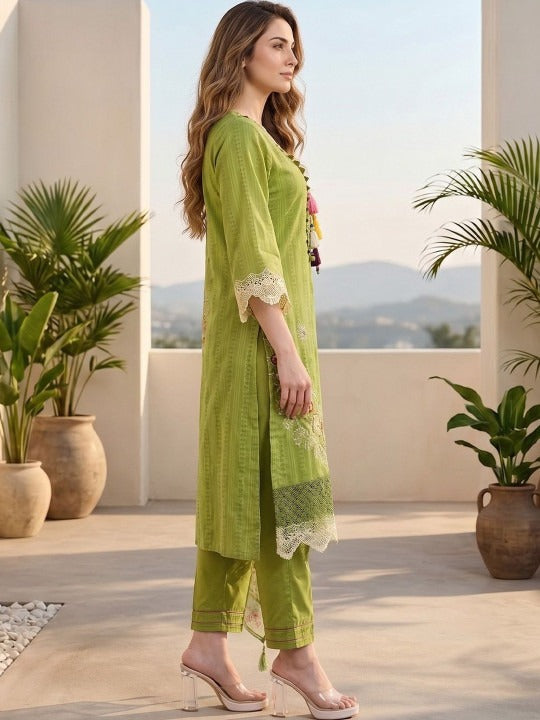 Women Floral Embroidered Regular Thread Work Pure Cotton Kurta with Trousers & With Dupatta