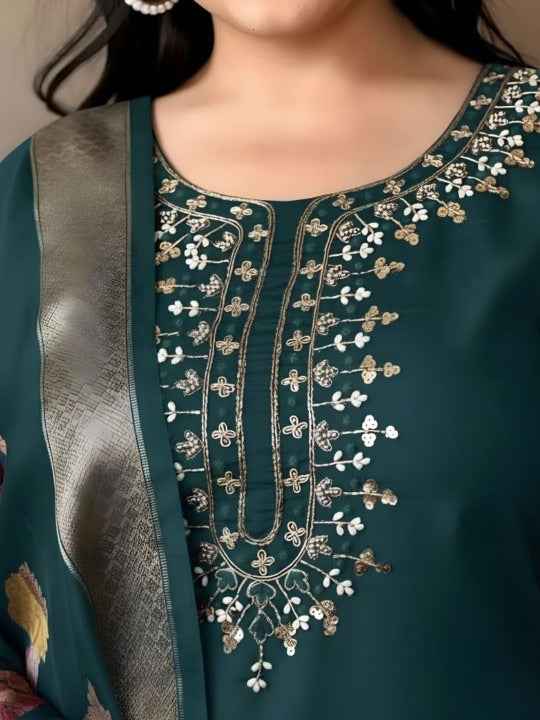 Women Embroidered Regular Patchwork Kurti with Trousers & With Dupatta