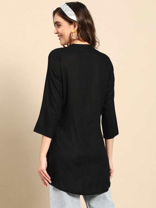 Women Solid Mandarin Collar Short Kurti