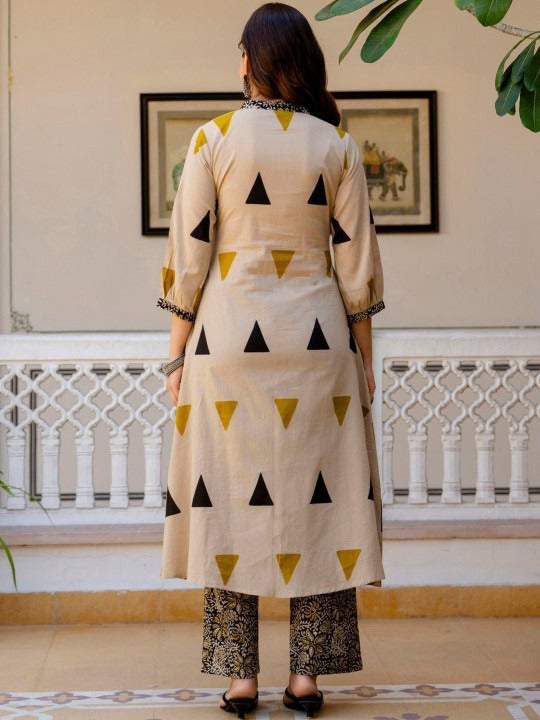 Women Printed Regular Thread Work Pure Cotton Kurta with Trousers & With Dupatta