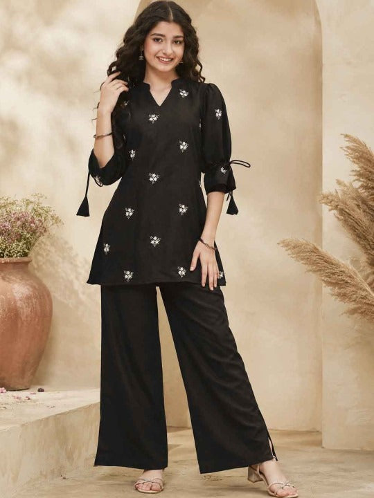 Girls Ethnic Motifs Embroidered Regular Thread Work Kurti with Palazzos