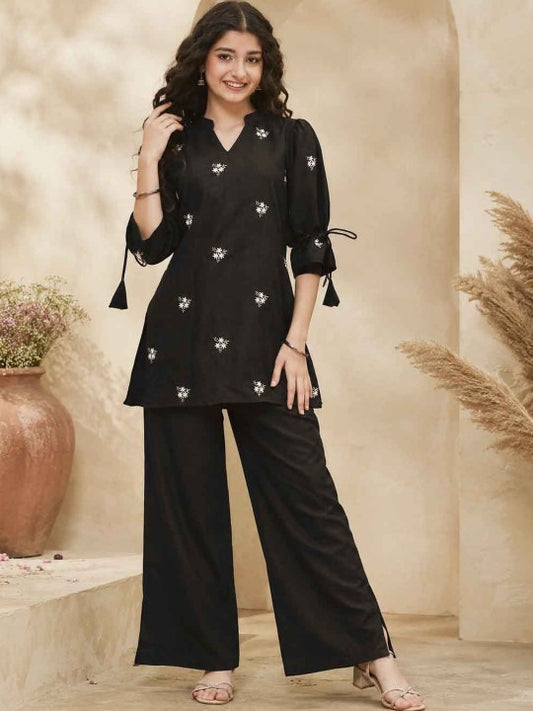 Girls Ethnic Motifs Embroidered Regular Thread Work Kurti with Palazzos
