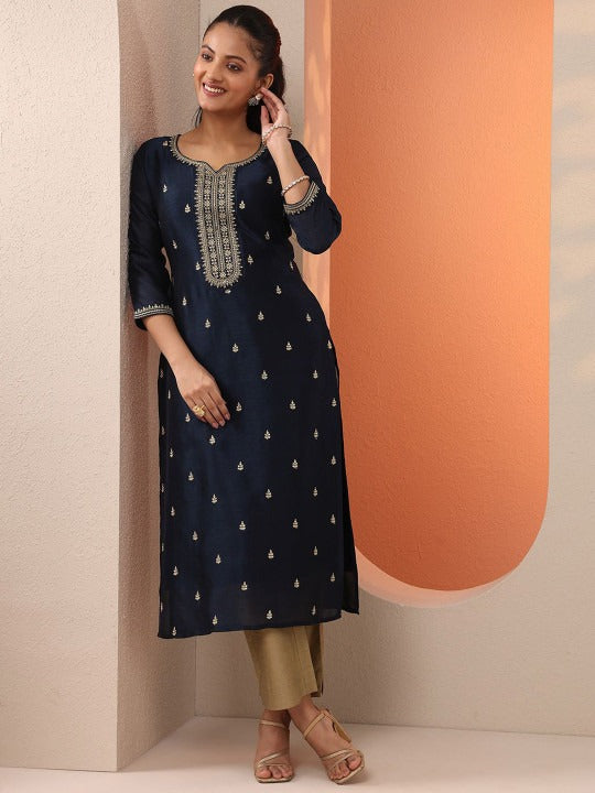 Floral Embroidered Sweetheart Neck Straight Kurta
