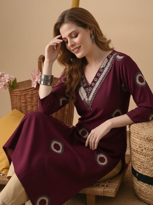 Women Embroidered Thread Work Kurta