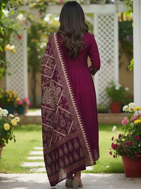 Women Ethnic Motifs Printed Regular Kurta with Trousers & With Dupatta