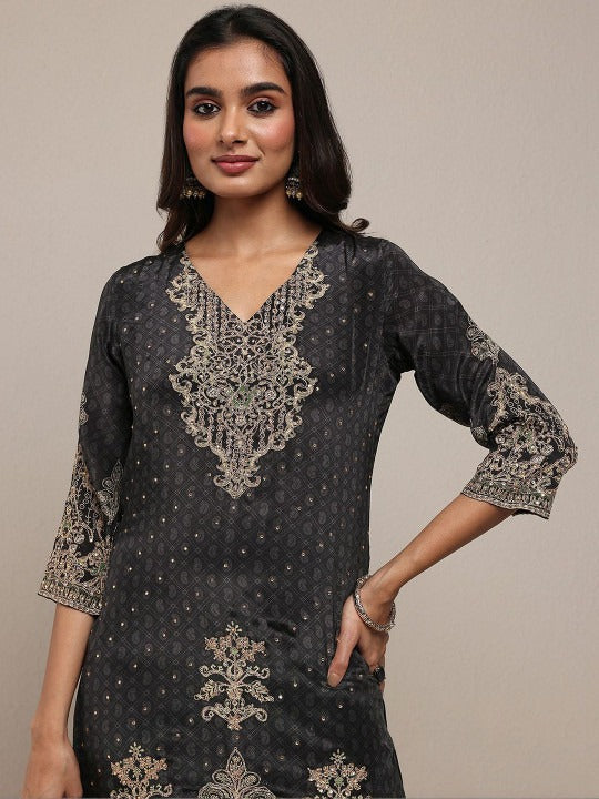 Women Ethnic Motifs Printed Regular Thread Work Silk Crepe Kurta with Sharara & With Dupatta