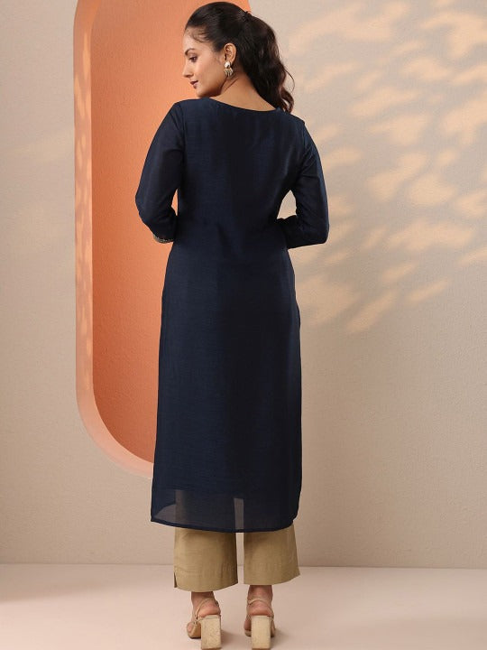 Floral Embroidered Sweetheart Neck Straight Kurta