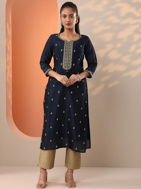 Floral Embroidered Sweetheart Neck Straight Kurta