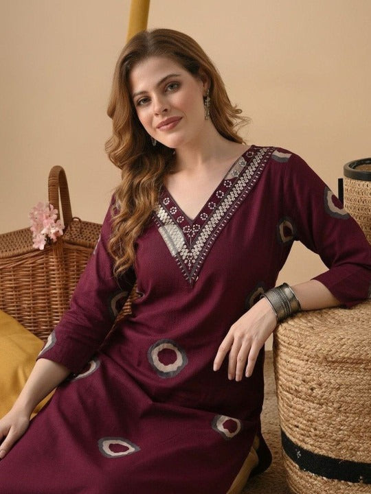 Women Embroidered Thread Work Kurta