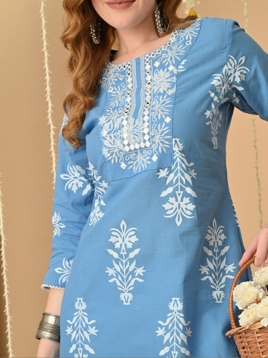 Women Floral Printed Thread Work Floral Kurta