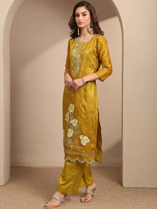 Women Floral Embroidered Regular Thread Work Kurta with Trousers & With Dupatta