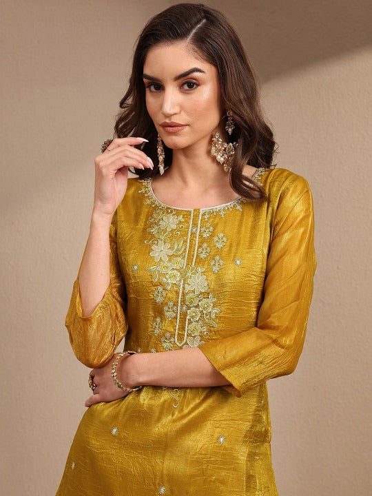 Women Floral Embroidered Regular Thread Work Kurta with Trousers & With Dupatta