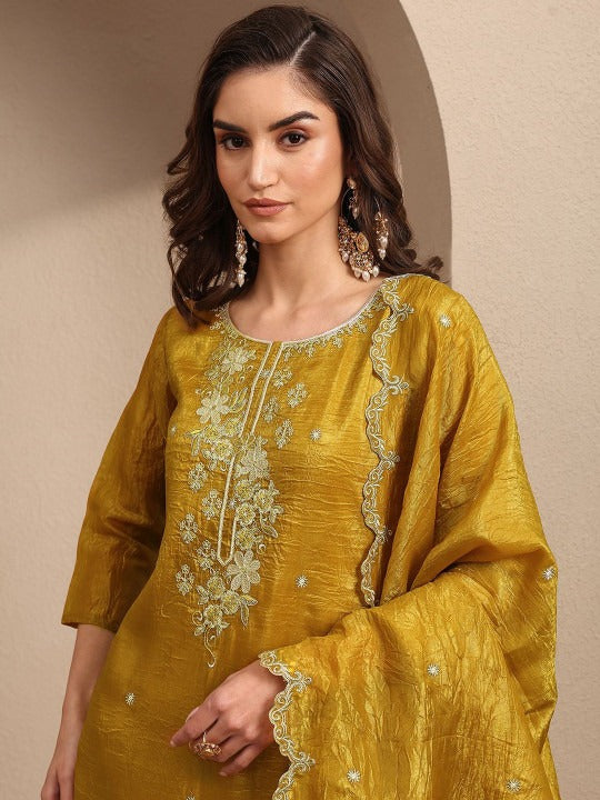 Women Floral Embroidered Regular Thread Work Kurta with Trousers & With Dupatta
