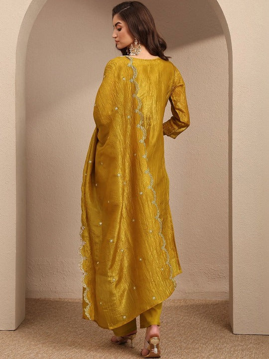 Women Floral Embroidered Regular Thread Work Kurta with Trousers & With Dupatta
