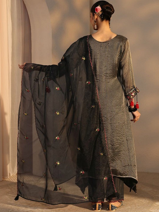 Women Floral Embroidered Regular Kurta with Trousers & With Dupatta