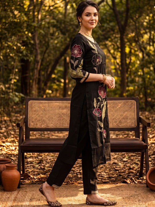 Women Floral Embroidered Regular Thread Work Liva Kurta with Trousers