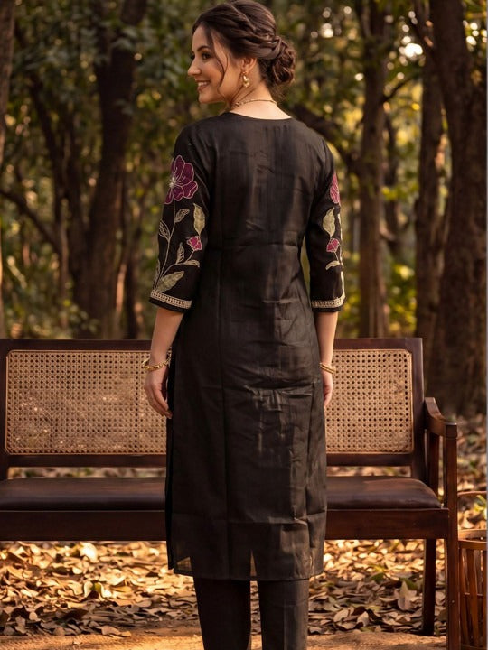 Women Floral Embroidered Regular Thread Work Liva Kurta with Trousers