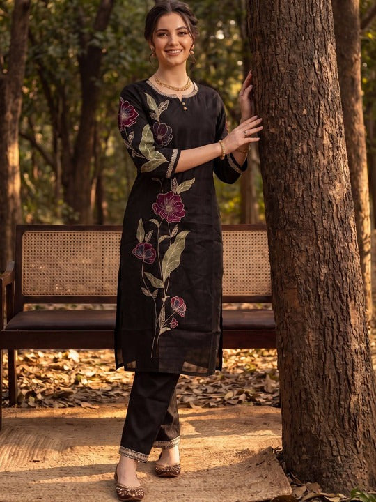 Women Floral Embroidered Regular Thread Work Liva Kurta with Trousers