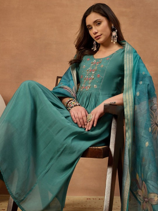 Women Floral Thread and Sequinned Embroidered Kurta & Trouser with Dupatta
