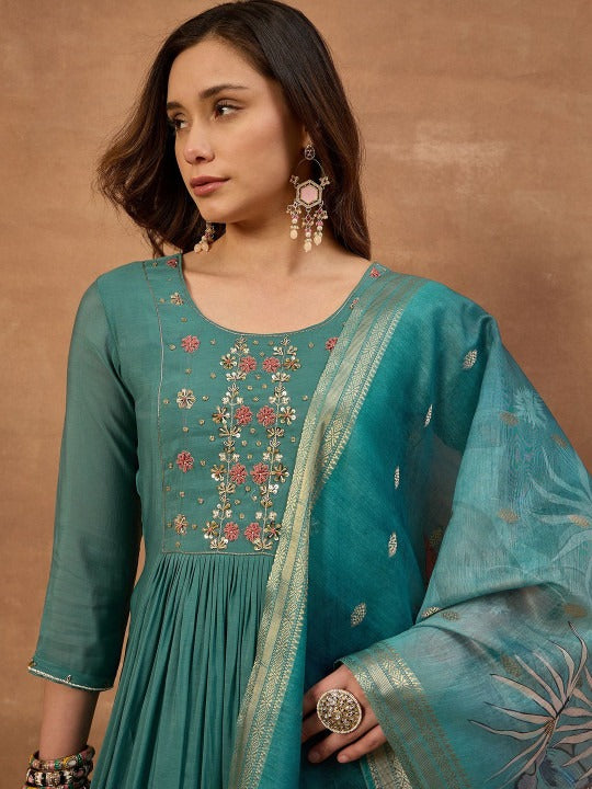 Women Floral Thread and Sequinned Embroidered Kurta & Trouser with Dupatta