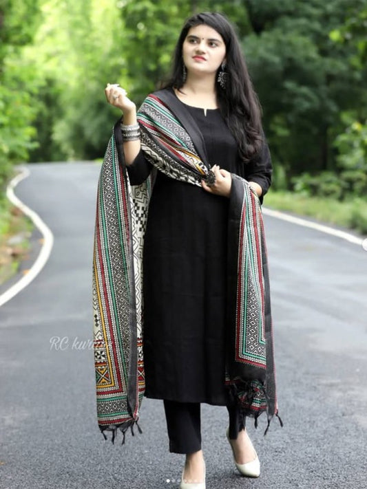 Women Ethnic Motifs Regular Kurta with Trousers & With Dupatta