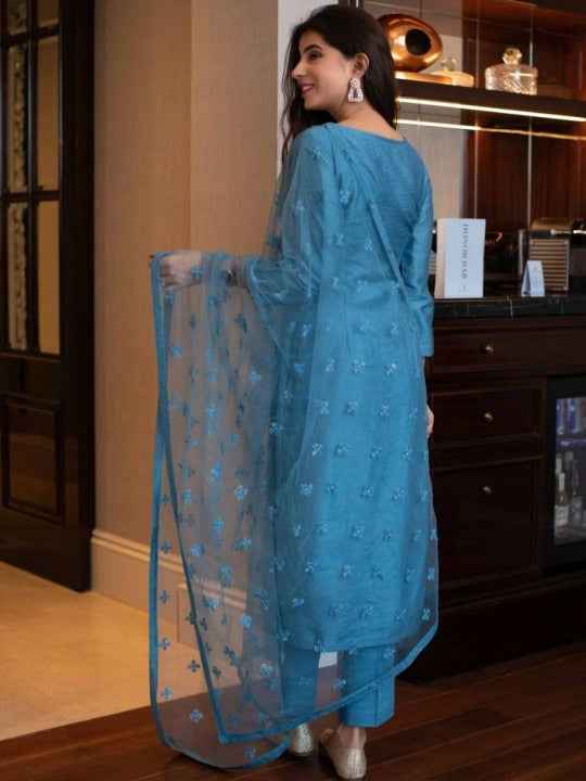 Women Regular Kurta with Trousers & With Dupatta