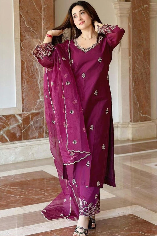 Women Ethnic Motifs Embroidered Thread Work Kurta with Trousers & Dupatta