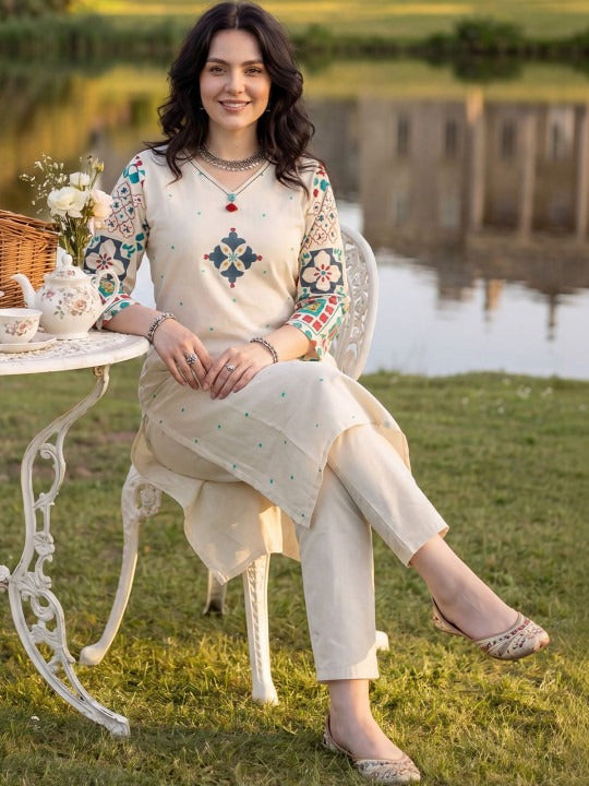 Women Ethnic Motifs Printed Regular Kurta with Trousers