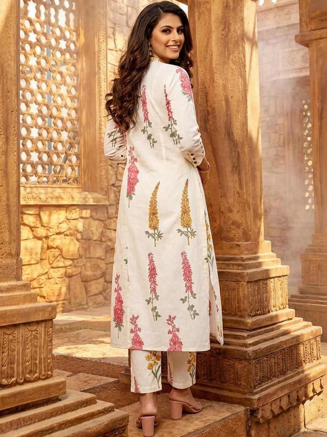 Women Floral Printed Regular Pure Cotton Kurta with Trousers
