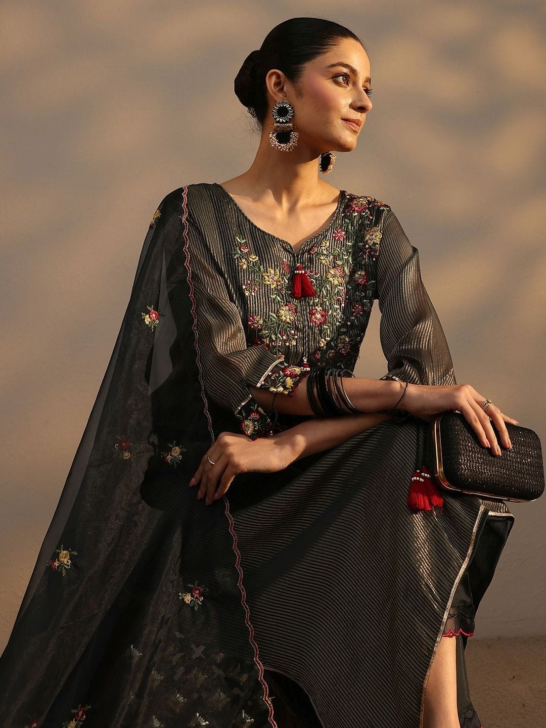 Women Floral Embroidered Regular Kurta with Trousers & With Dupatta